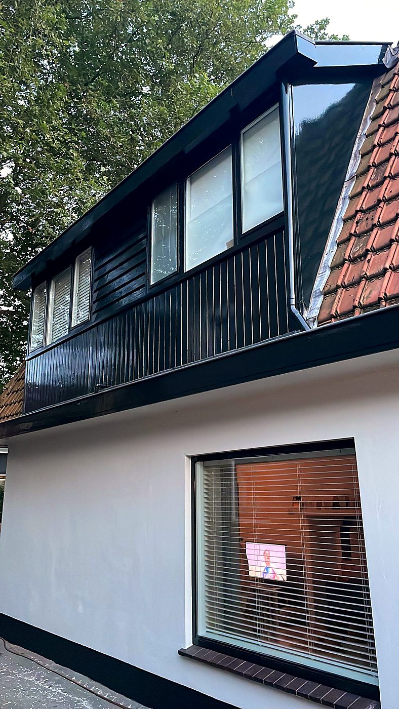 Dakkapel in spiegelend zwart hoogglans